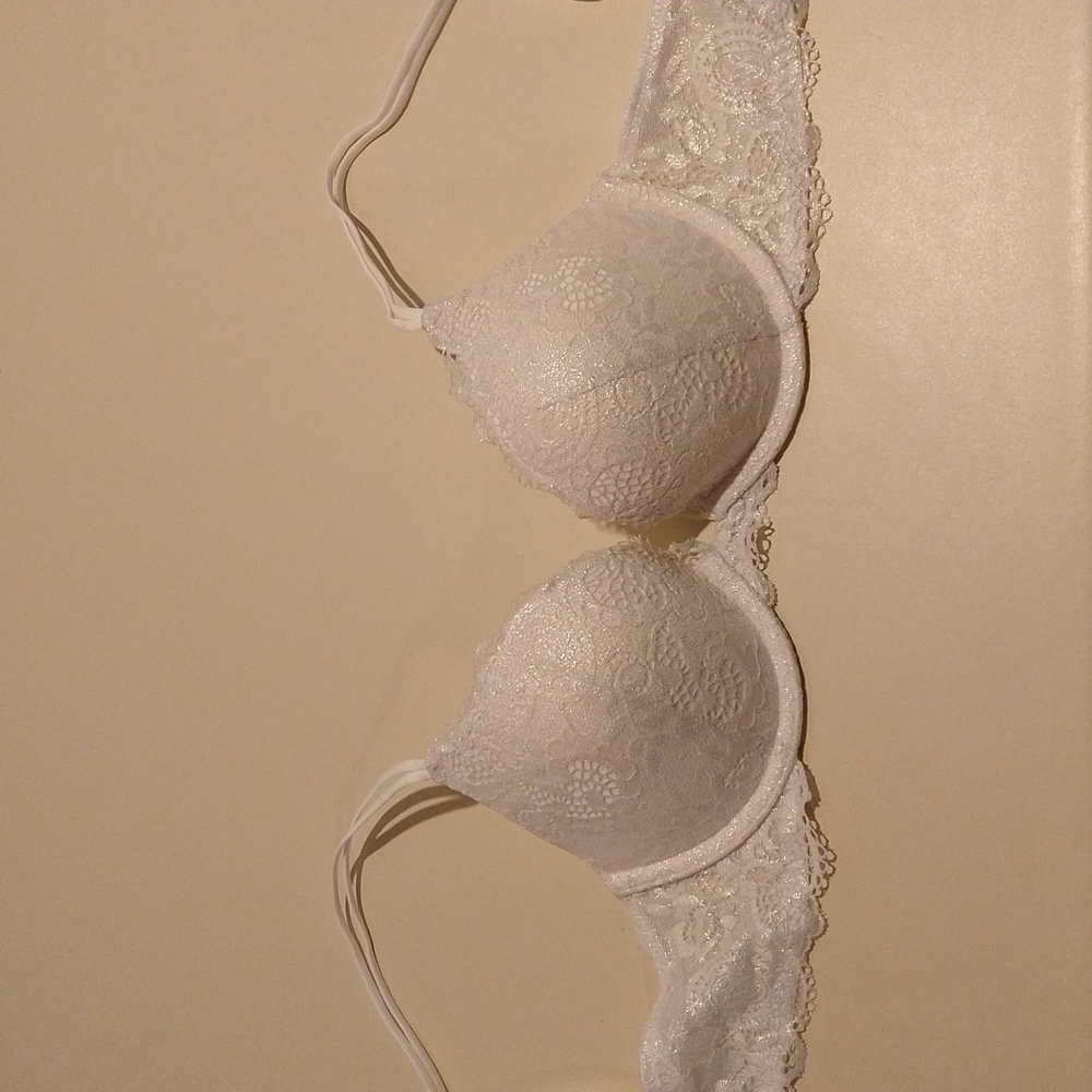 NWOT Victoria's Secret very sexy push-up bra 34B